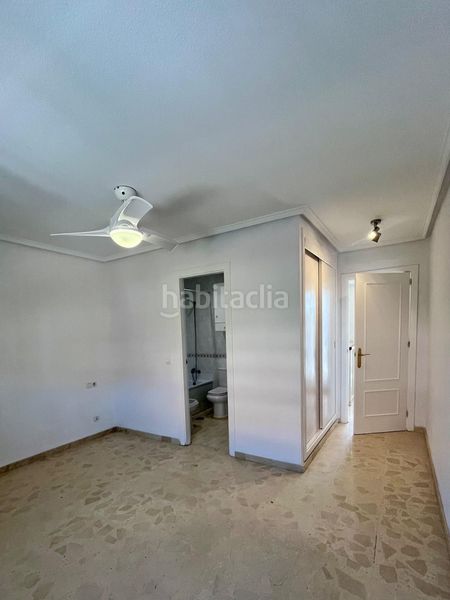 Foto ac7025e7-5214-4321-8146-ed7a6fef7dcd. Casa adossada amb calefacció aparcament piscina a Elche / Elx