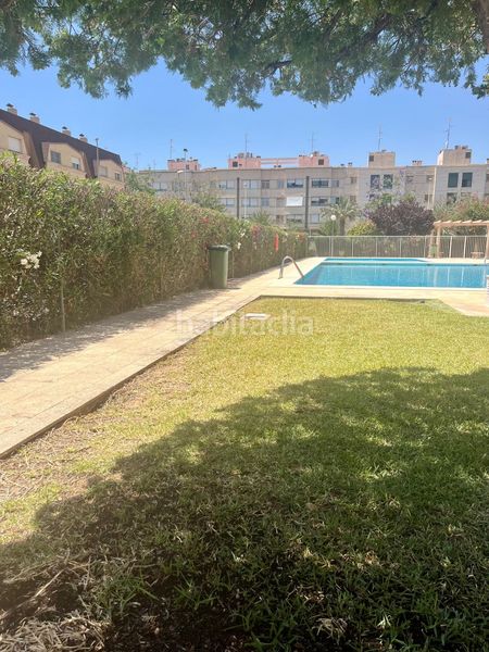 Foto d57d59f1-18ab-40e4-bdd0-d3ee2957e780. Casa adossada amb calefacció aparcament piscina a Elche / Elx