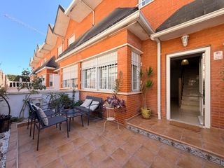 Lloguer Casa adossada a Ciutat Jardí - Torreta Verdí. Adosado zona altabix alquiler en urbanizacion con piscina y dos