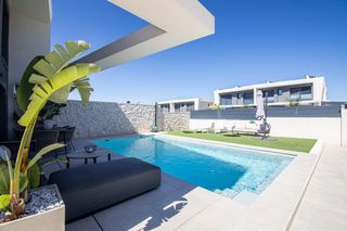 Chalet  Calle chipre. Villa pareada en gran alacant llave en mano