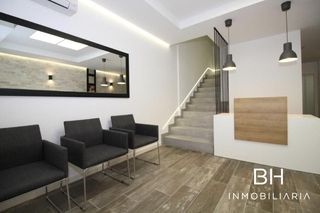 Building in Centro. Atención inversores, hostal totalmente operativo en el centro de