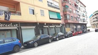 Business premise in Centro. Oportunidad de inversión, amplios 3 local comerciales unificado