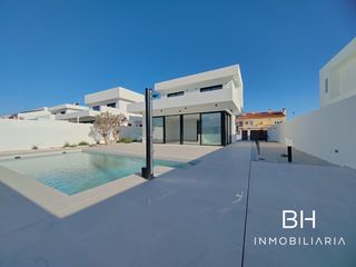 Chalet in La Font-Mezquitas. Estrena tu villa en san juan