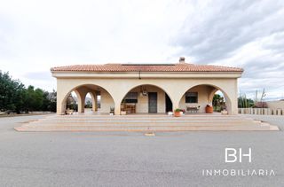 Xalet a Crevillente. Chalet seminuevo de 1 planta, terraza 50m2, zona barbacoa, buena