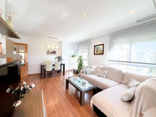 Appartement à Ciutat Esportiva. Piso esquina, garaje, trastero, piscina, balcón, excelente ubica