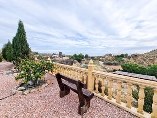 Xalet a Crevillente. Chalet reformado, 2 casas de invitados, piscina climatizada, jar