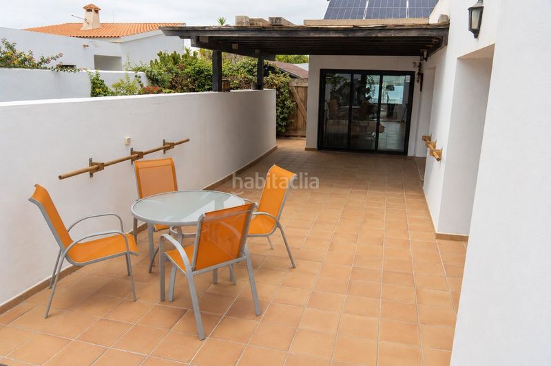 Foto 07b408f7-98aa-485b-89cd-78bc0ff9e24d. Casa amb piscina a Lajares Oliva (La)