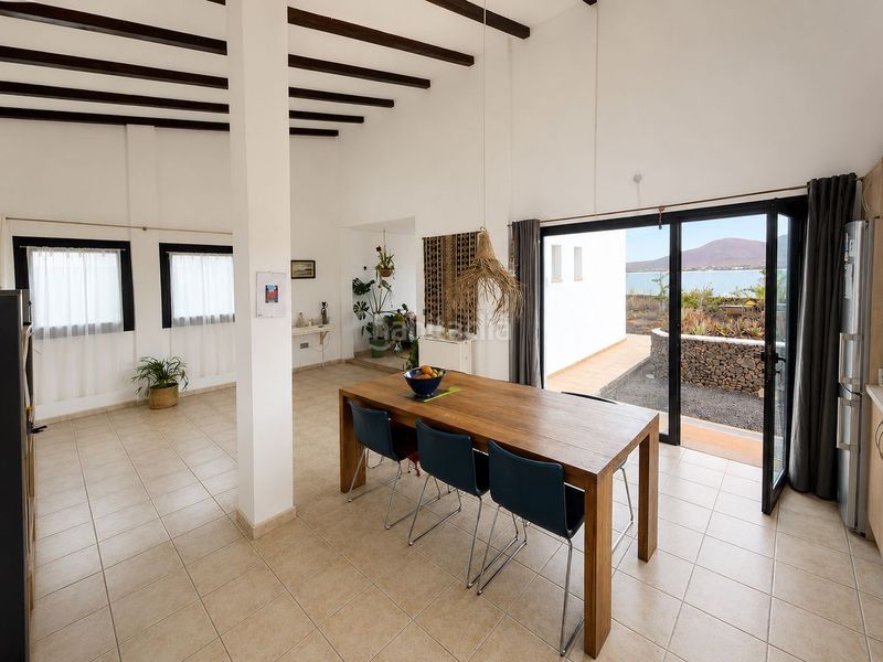 Foto 58c7ea26-041d-4d5f-83c2-8468d3701437. Casa amb piscina a Lajares Oliva (La)