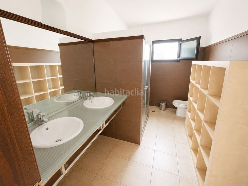 Foto a5ddc19a-e44c-4cda-a1cf-7bcb49b8653e. Casa amb piscina a Lajares Oliva (La)