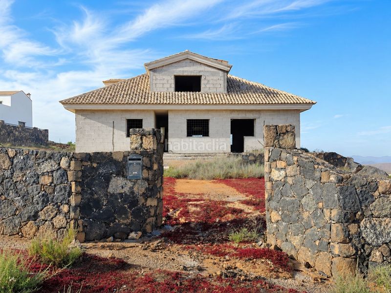 Foto 1a5bdf46-9b9b-443f-9754-b61bee954a7d. Casa amb aparcament a Villaverde Oliva (La)