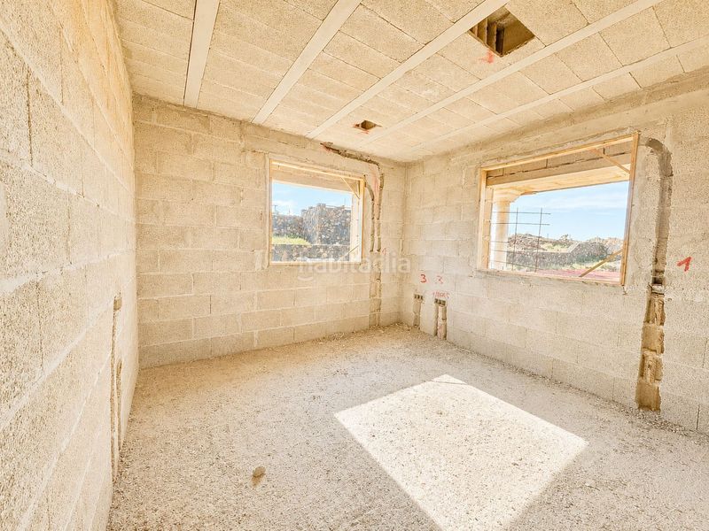 Foto 5e1ae05e-9c4b-40e5-b0a8-f90face66bed. Casa amb aparcament a Villaverde Oliva (La)