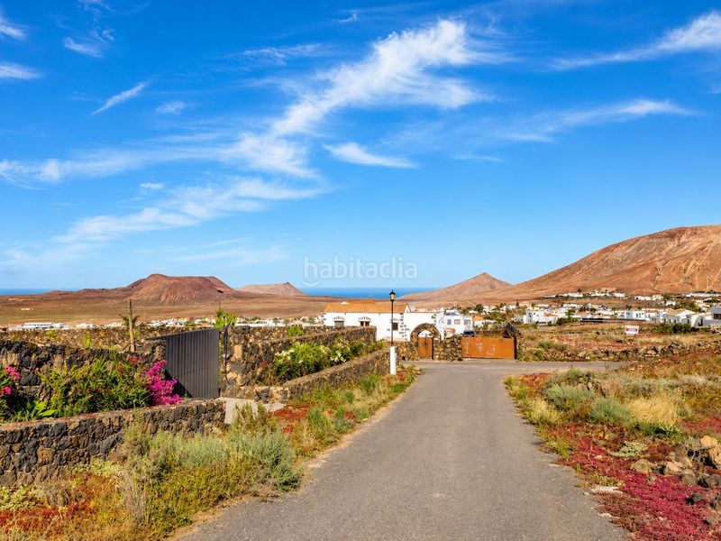 Foto b86fedcb-fb2d-4cbc-8aac-c8b9e3726e1c. Casa amb aparcament a Villaverde Oliva (La)