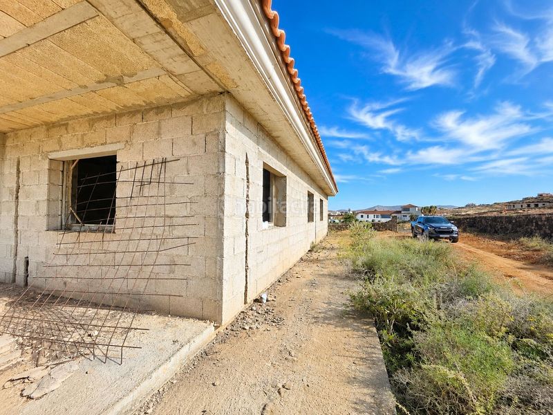 Foto d194e926-7ab0-476a-9c9b-40ad09ee92f5. Casa amb aparcament a Villaverde Oliva (La)