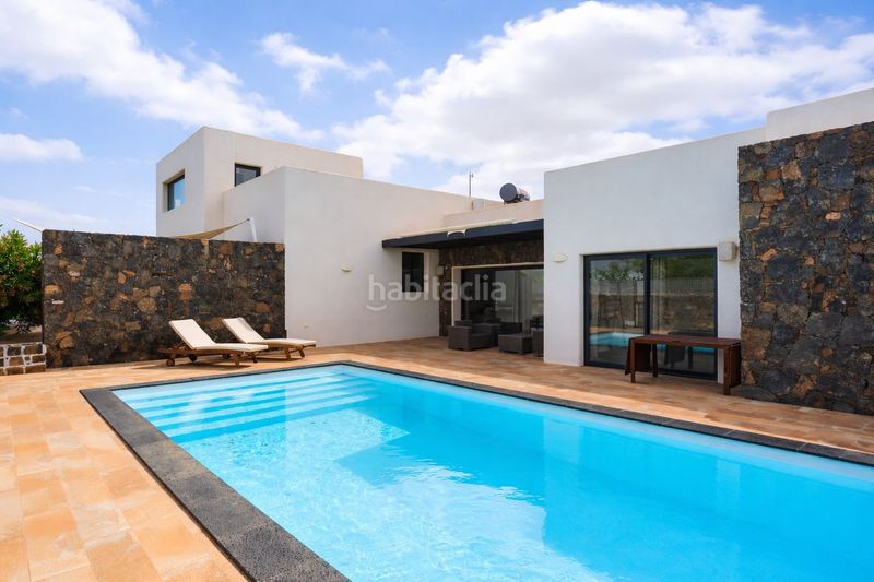 Foto 2d6ef1d8-0f33-40a9-b61b-8b63ed1727e6. Chalet with pool in Lajares Oliva (La)