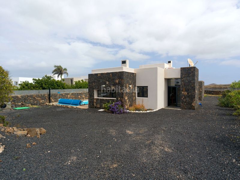 Foto 33707bff-4056-4f1c-86ce-72aaa2da1d84. Chalet with pool in Lajares Oliva (La)