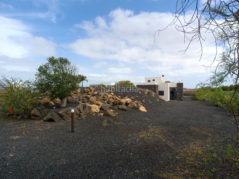 Foto 4b2ea2f6-8c4f-4c99-b62c-51d59ada4bc2. Chalet with pool in Lajares Oliva (La)