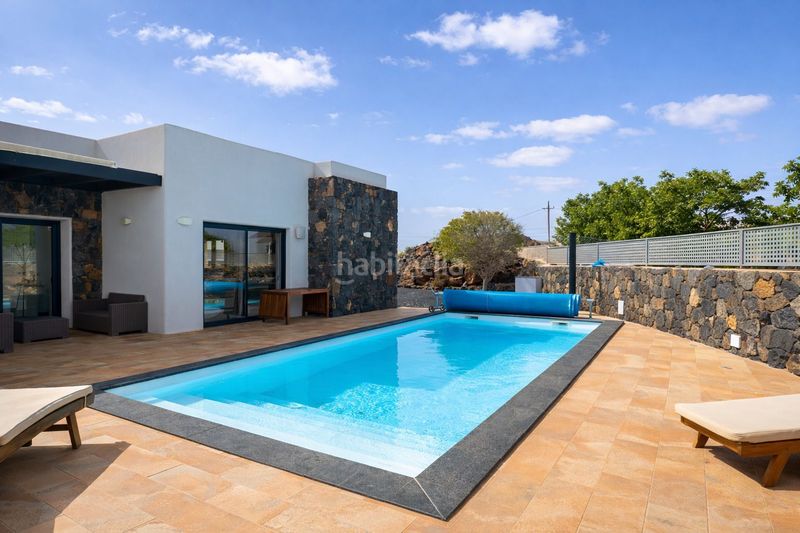 Foto 575f2055-e49b-4ebd-b176-cc5bde84e2ee. Chalet with pool in Lajares Oliva (La)