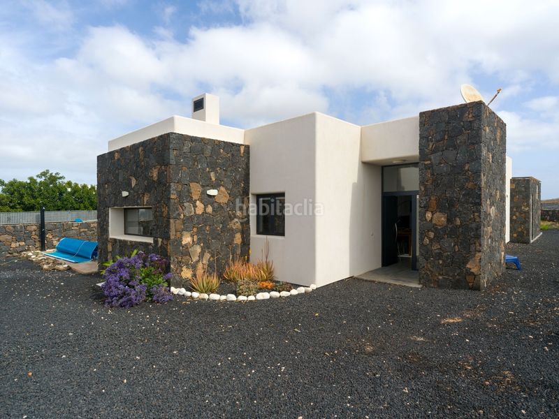Foto 5a9f6084-86fd-46fd-ba11-eac6a9ddd6dc. Chalet with pool in Lajares Oliva (La)