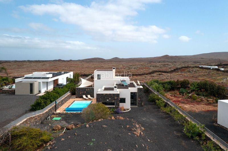 Foto a79104f1-9733-4763-8a65-be2a6bb35272. Chalet with pool in Lajares Oliva (La)