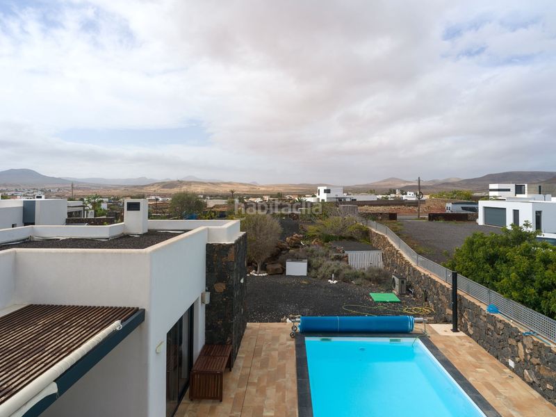 Foto b679af98-0453-4858-8413-1ebc441e3cc5. Chalet with pool in Lajares Oliva (La)