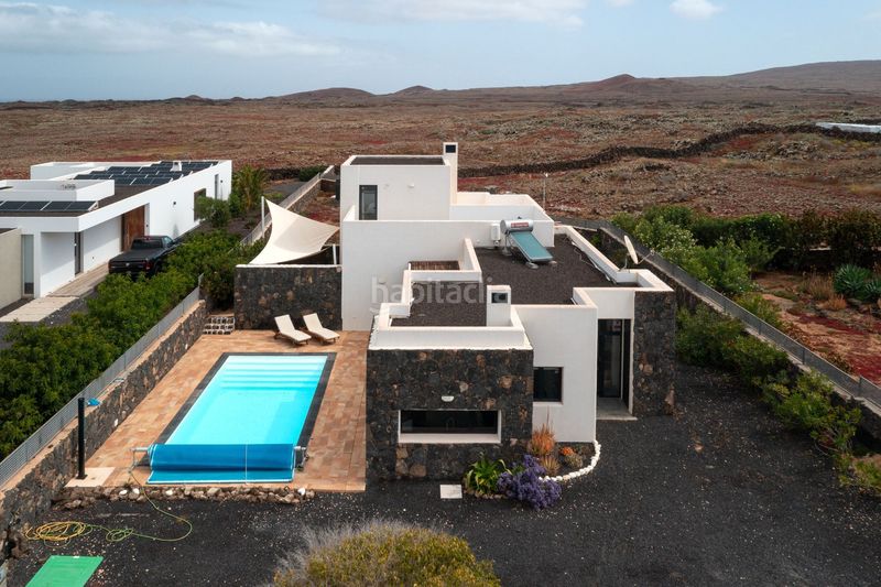 Foto cb1e092b-7914-41e4-b449-6f7232384fcd. Chalet with pool in Lajares Oliva (La)