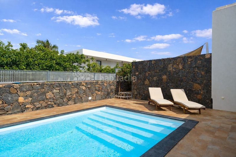 Foto f4a0179a-d16b-45ba-b939-17975df8dbc4. Chalet with pool in Lajares Oliva (La)
