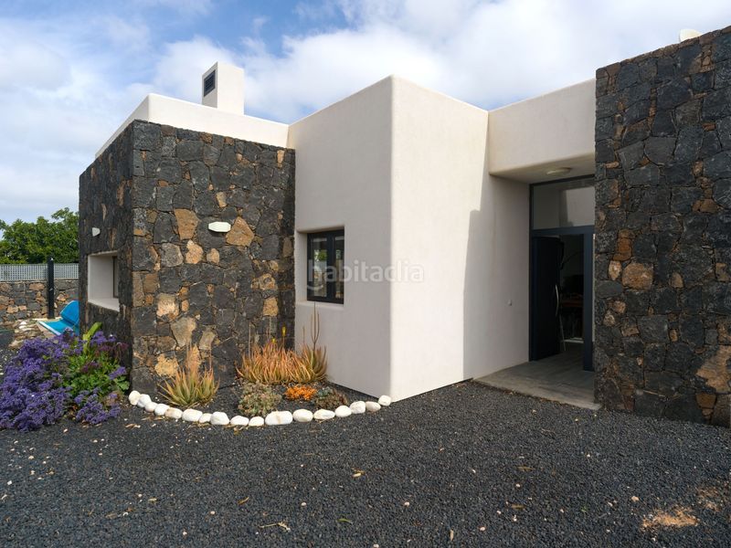 Foto f72b23db-1042-42e8-93cf-ad146a0e7645. Chalet with pool in Lajares Oliva (La)