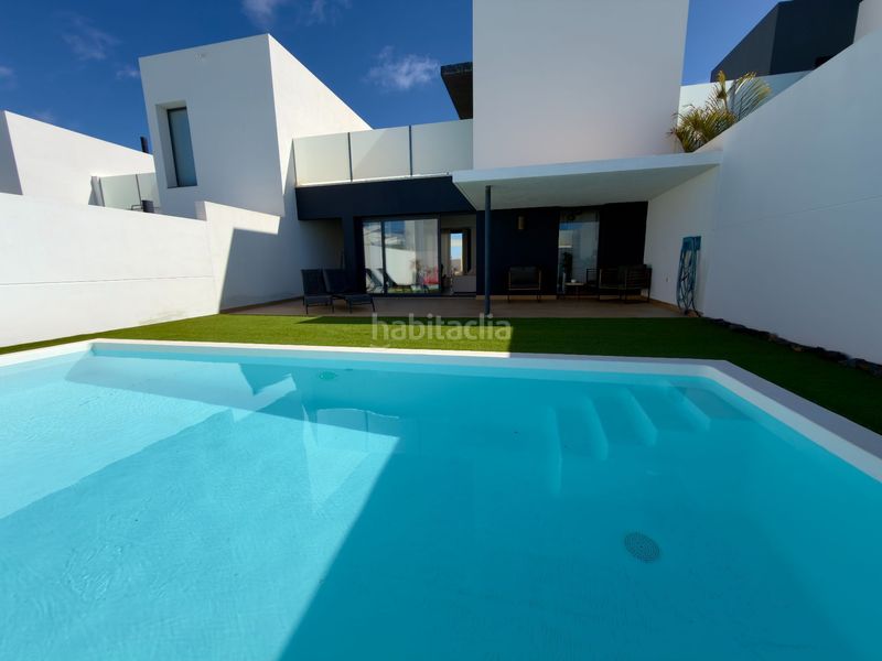 Foto bd3de74d-8db9-49b4-bf30-47433c838c17. Casa amb piscina a Villaverde Oliva (La)