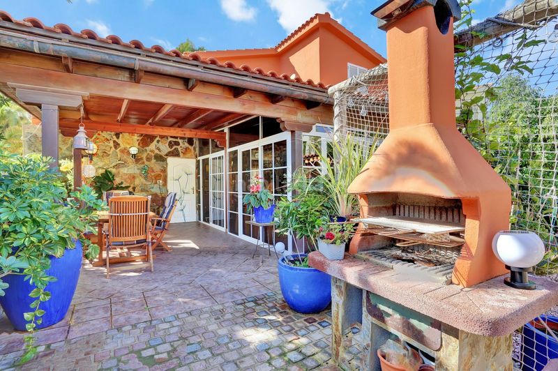 Foto 4d919a3e-7a4c-4084-8fb8-8955c4d3a2f5. Casa amb piscina a Parque Holandés Oliva (La)