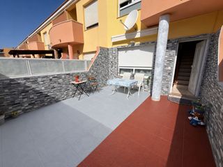 D�plex en El Matorral. D�plex totalmente reformado con c�modos espacios interiores y ex