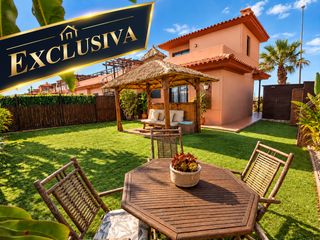 Casa a Majanicho. Chalet pareado exclusivo en primera línea de mar  origomare, fue