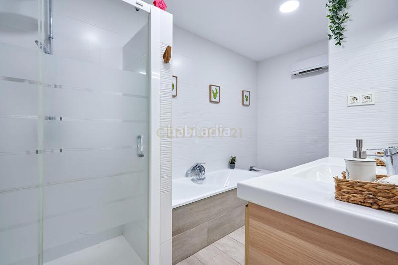 Foto 54f55582-c375-4c6d-93cb-e9e2896f0e91. Edificio en Puerto Benicarló
