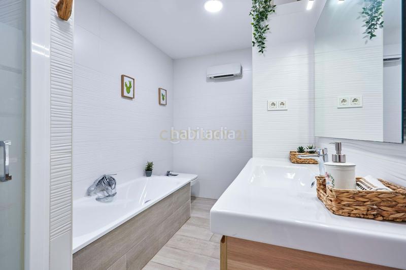 Foto e16f8231-b853-4295-8c4a-2f2f91e73e23. Edificio en Puerto Benicarló