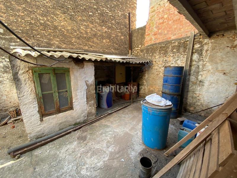 Foto d8e60871-db67-45b0-beaf-68d356a4c2b1. Edificio en carrer ulldecona 8 almacén con patio en santa bárbara! en Santa Bàrbara
