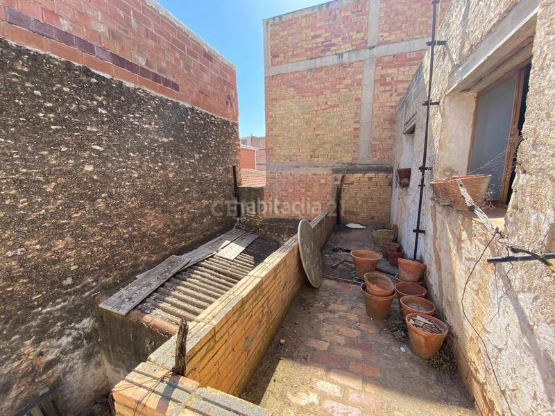 Foto f58ebd31-a665-4cd5-b783-b51437a65d25. Edificio en carrer ulldecona 8 almacén con patio en santa bárbara! en Santa Bàrbara