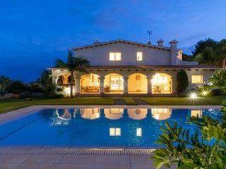 Haus in Avenida joan margets 6. Descubre la elegancia y exclusividad de esta lujosa villa en ple