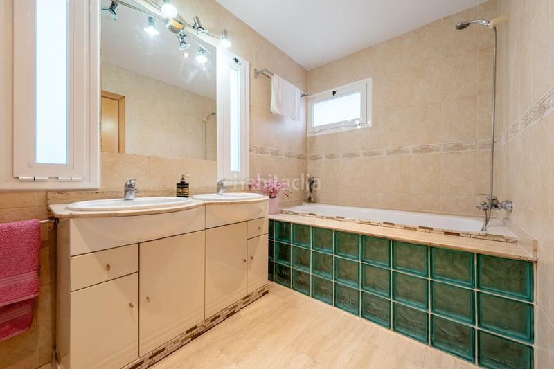 Foto 32d7010f-5813-48e6-99fd-7abd667aff9a. Casa a carrer empordà a Pallaresos (Els)