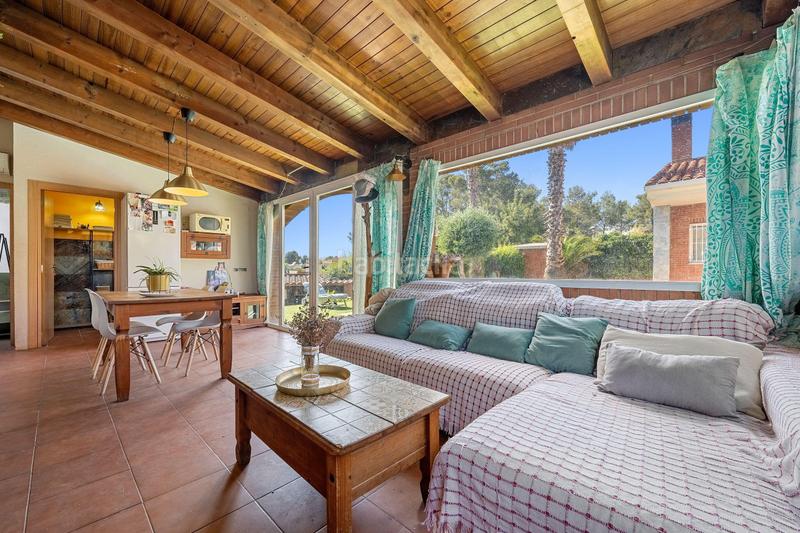 Foto 35016c0c-d3f2-4af3-a8ba-46e6270d31f1. Casa a carrer empordà a Pallaresos (Els)