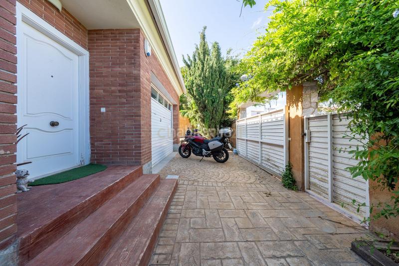 Foto 4a4045fa-8ff6-4eda-aec8-19c1b23f86b2. Casa a carrer empordà a Pallaresos (Els)