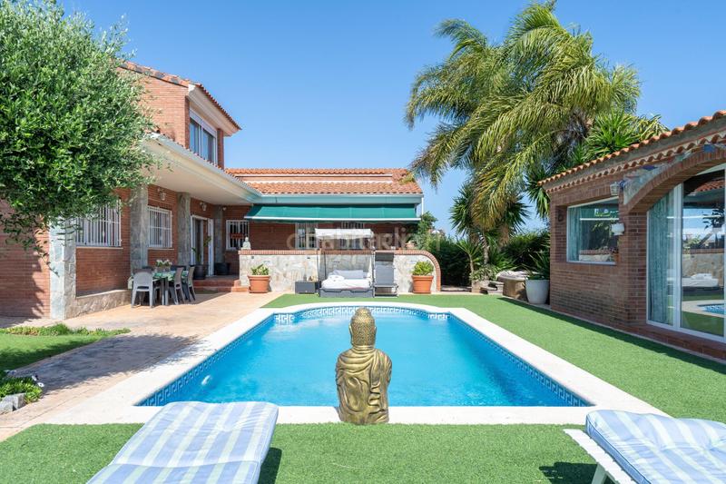 Foto e3381299-5c6f-4eef-acb4-fce6edc48ae3. Casa a carrer empordà a Pallaresos (Els)