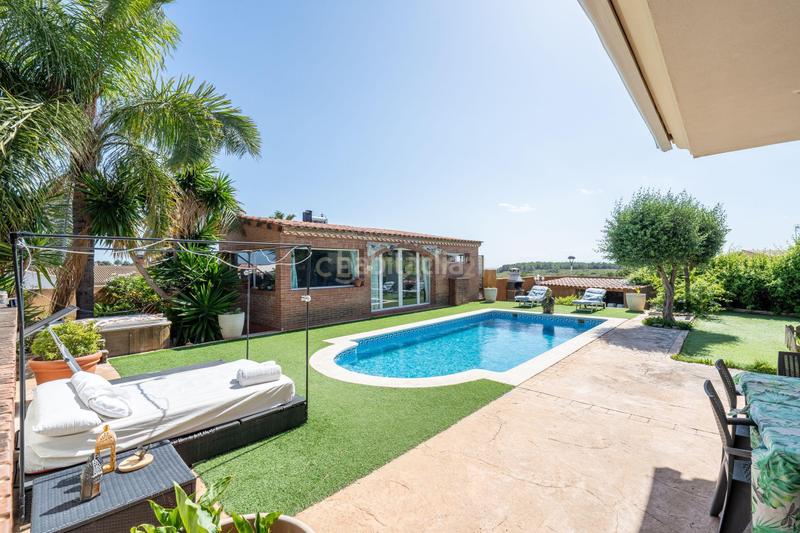 Foto fa063f48-8308-4a10-b8d3-46b0fa95e86d. Casa a carrer empordà a Pallaresos (Els)