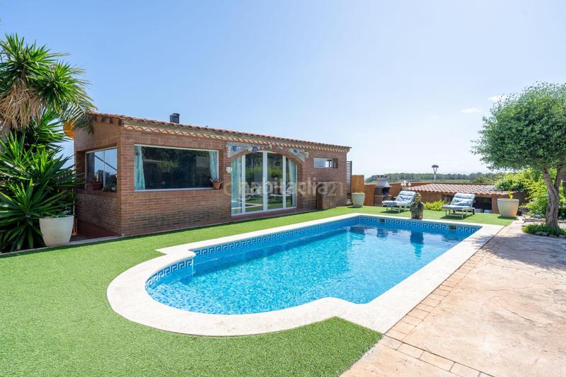 Foto ff3cb196-ef64-4ee6-a494-0b47493d064f. Casa a carrer empordà a Pallaresos (Els)