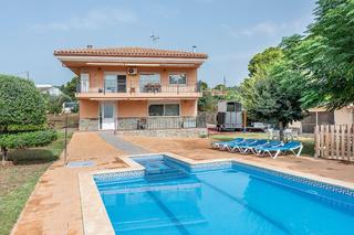 Maison à Calle de las acacias, alcover, spain. Preciosa casa con zona habilitada para caballos en alcover!