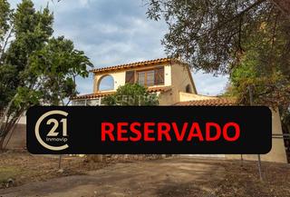 Maison à Av. ntra. sra. del remei, 18, les pedreres, spain 18. Gran casa de dos plantas, jardín y piscina en la urbanización la