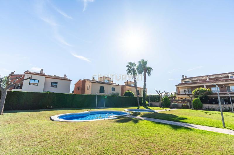 Foto 109b7fa4-b737-45a4-b5db-1bd004a0c60e. Maison jumelée dans carrer de les magnòlies dans Migjorn Reus