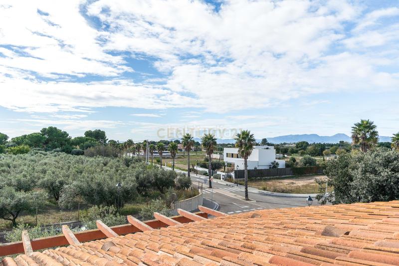 Foto bed35c67-a4fb-4a5f-a42f-212843ba1271. Maison jumelée dans carrer de les magnòlies dans Migjorn Reus