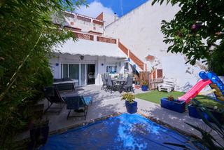 Maison à Carrer de césar cataldo, 55, benicarló, spain 55. Gran casa de tres plantas con jardín y 2 terrazas en pleno centr