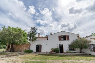 Casa  Calle de circumval·lació. Una propuesta de masía para diferentes usos en  sant miquel de v