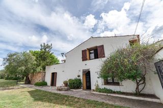 House  Calle de circumval·lació. Una propuesta de masía para diferentes usos en  sant miquel de v