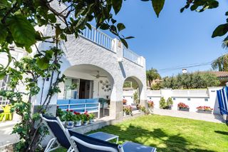 Chalet  Calle paris. Encantador chalet independiente a unos pasos de la playa